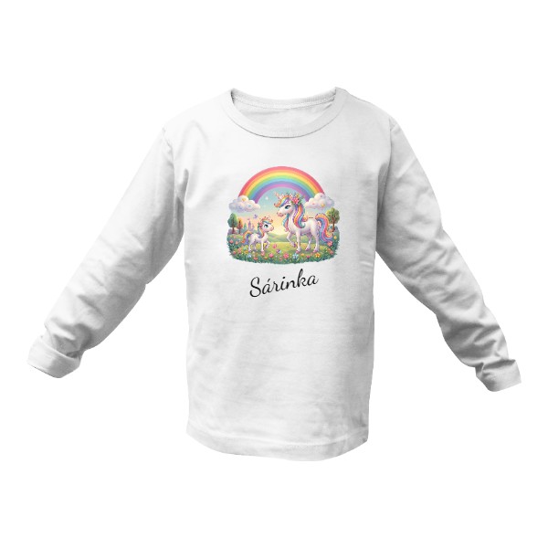 T-shirt Unicorns with a rainbow